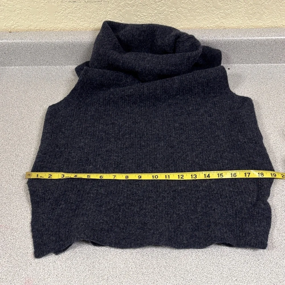 Aritizia Community Navy Sleeveless Turtleneck Sweater - Picture 7 of 10